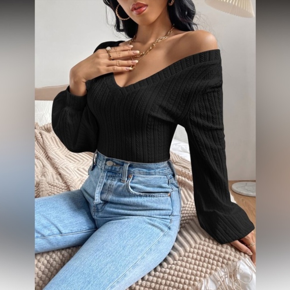 **NEW** SHEIN Black Long Sleeve Sweater - M